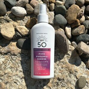 Bath & Body Works Pink Pineapple Sunrise
SPF Sunscreen Spray 6 fl oz Bottle